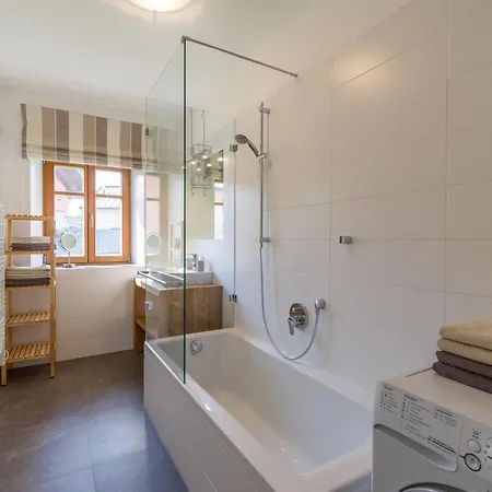 Grete, Apartment