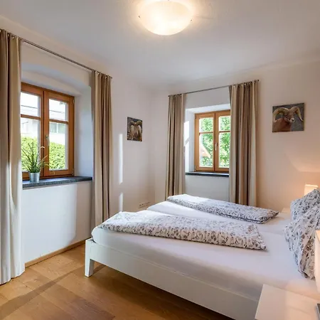 Grete, Apartment