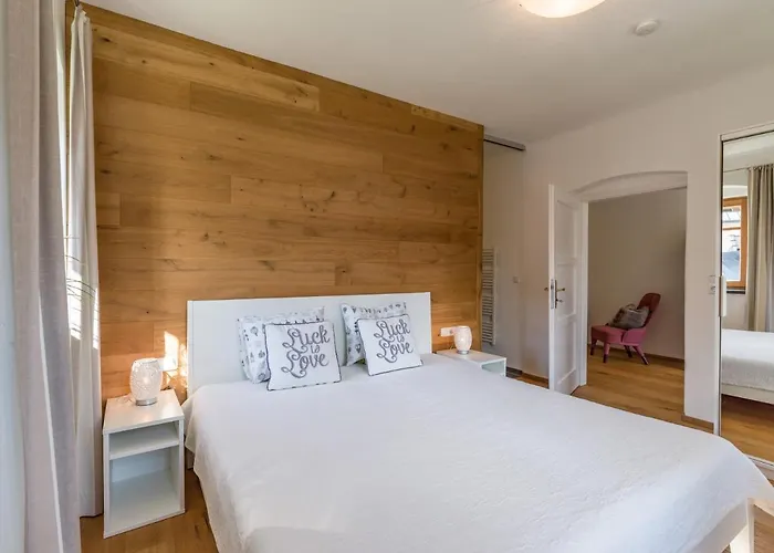 Grete, Διαμέρισμα